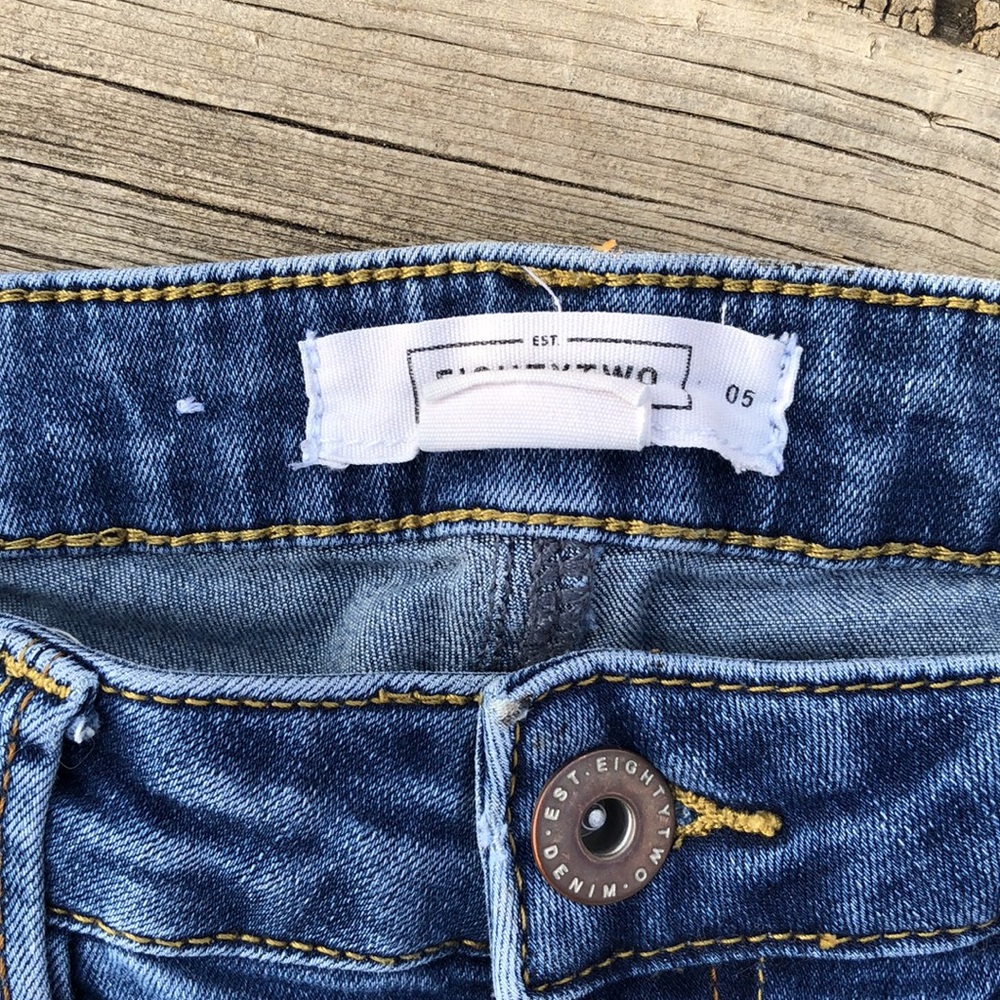 Eighty-Two Denim Distressed Jeans - Picture 6 of 10